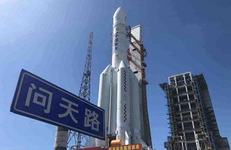 7月23日，中國火星車搭乘長征五號(hào)遙四運(yùn)載火箭飛往火星，探尋火星的奧秘